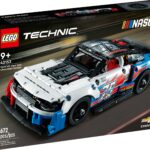 LEGO® Technic 42153 - Nowy Chevrolet Camaro ZL1 z serii NASCAR